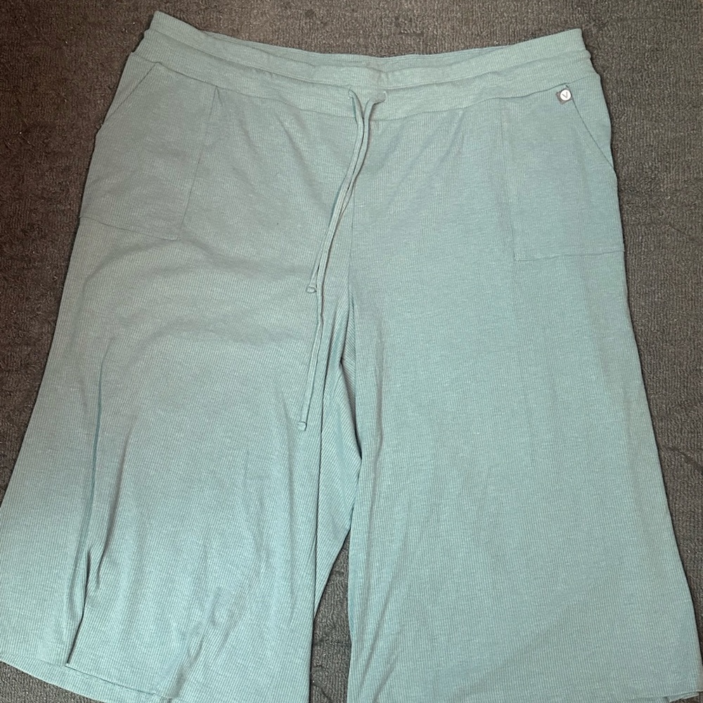LIVI wide leg crop ribbed sweatpant